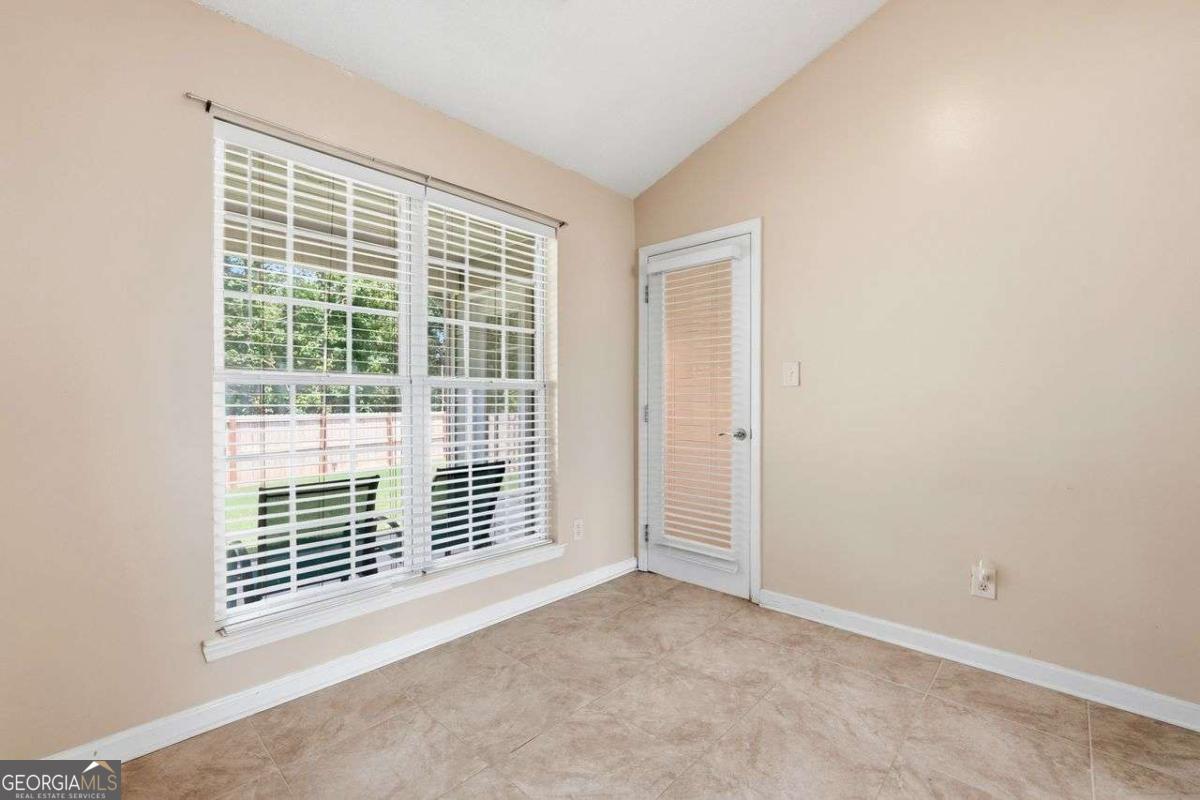 1016 Meadow Glen Circle Property Photo 17