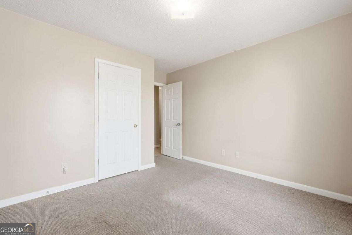1016 Meadow Glen Circle Property Photo 20