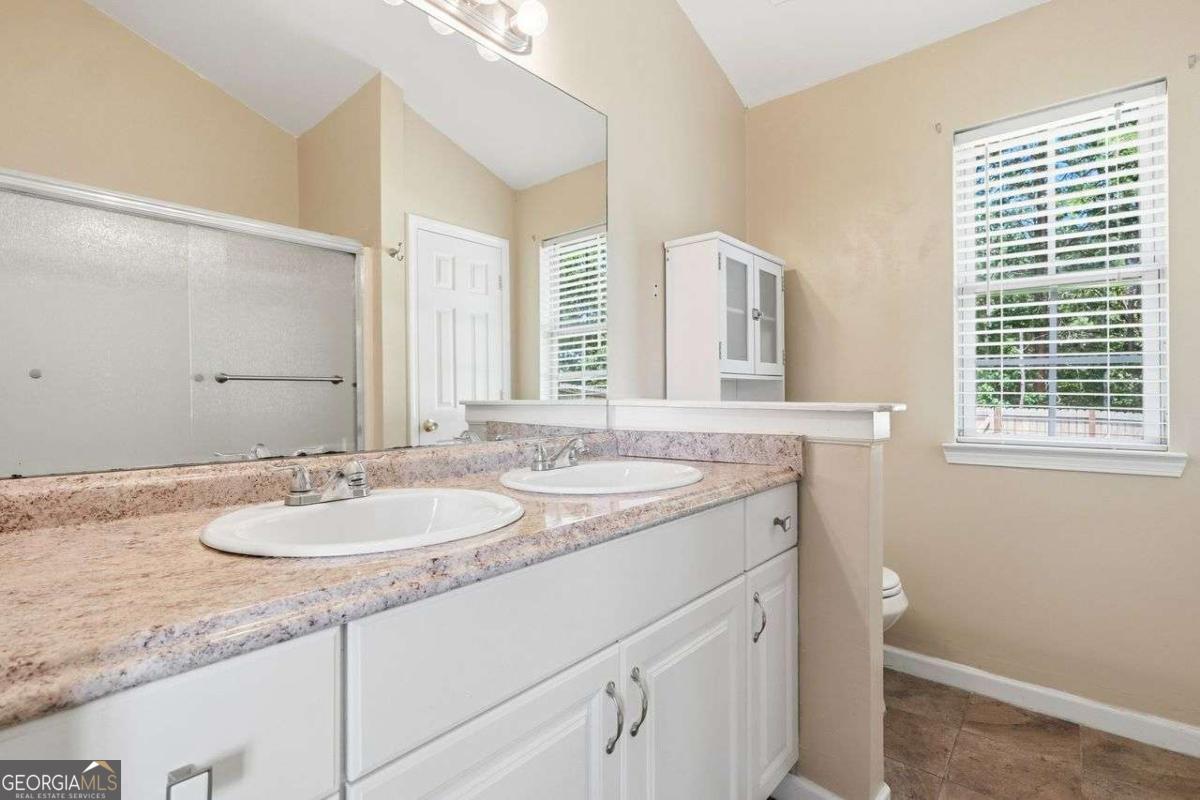 1016 Meadow Glen Circle Property Photo 24