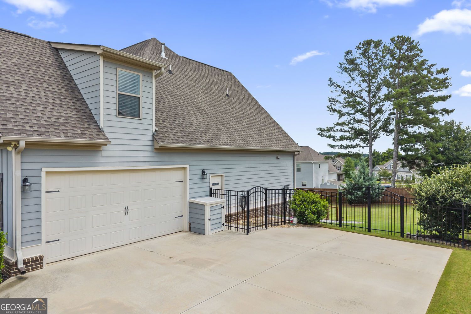 1627 Highland Creek Drive Property Photo 3