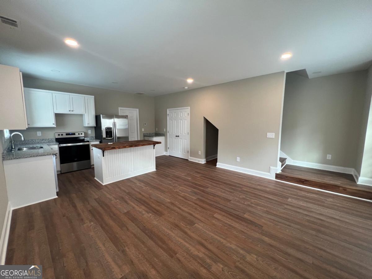 1027 Park Hill Drive Property Photo 2
