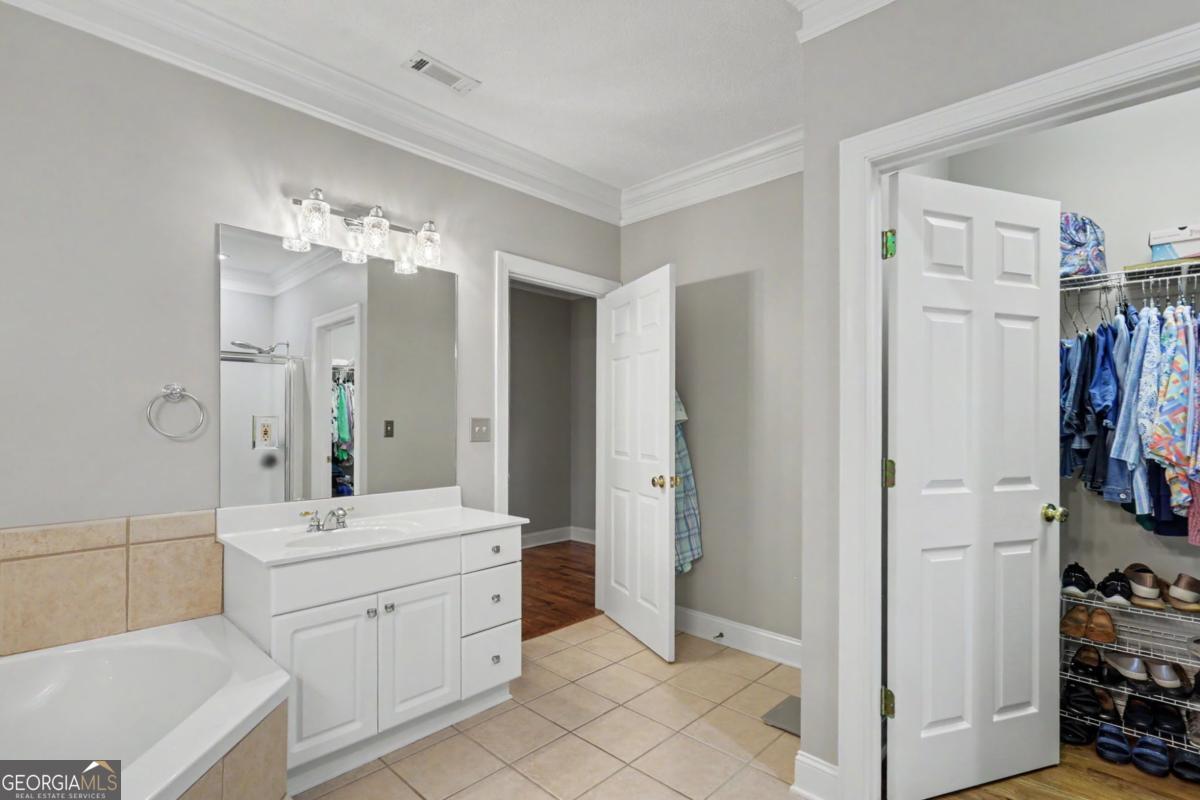 112 Gleneagle Court # 303 Property Photo 28
