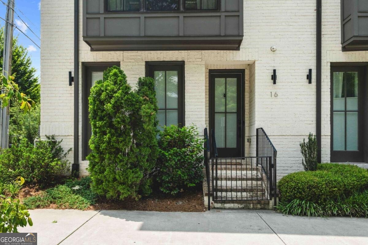 574 Boulevard Place Ne # 16 Property Photo 1