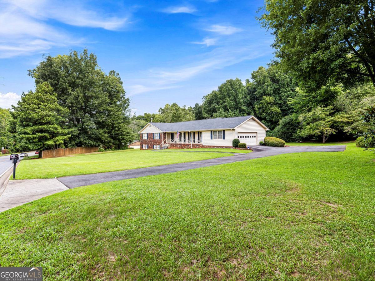 2405 Post Oak Tritt Road Property Photo 3