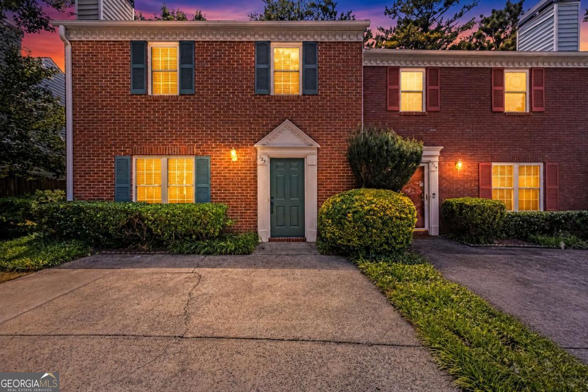 725 Anderson Walk