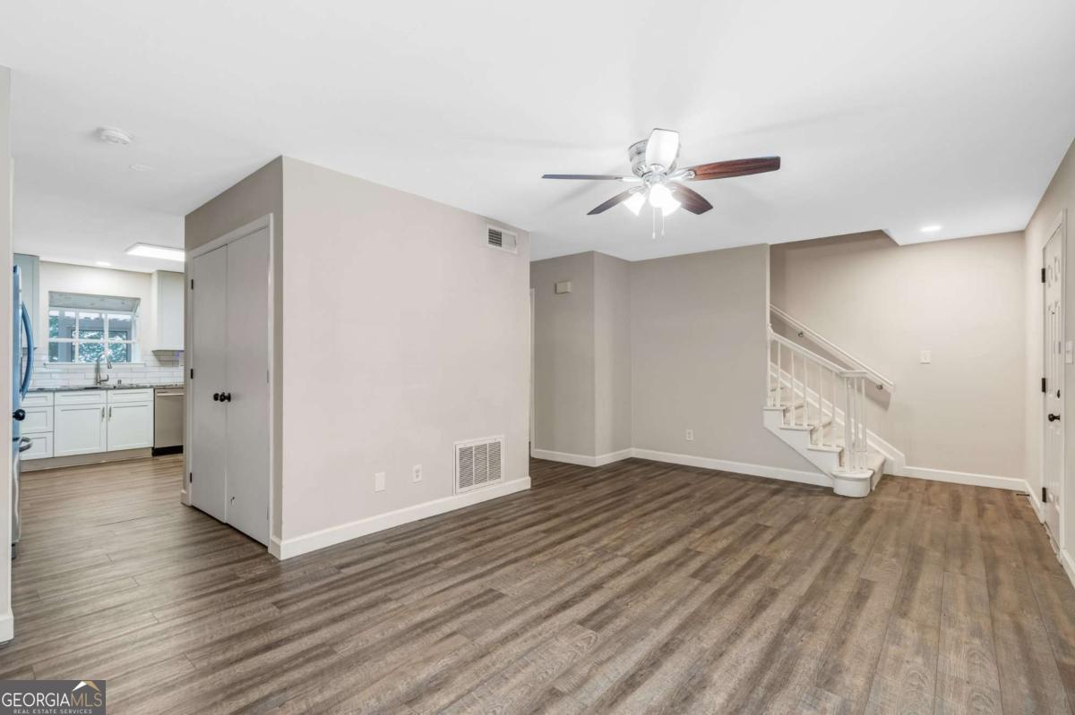725 Anderson Walk Property Photo 9