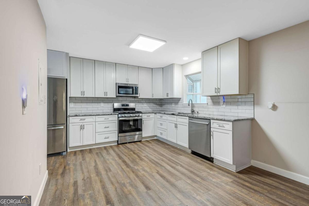 725 Anderson Walk Property Photo 10