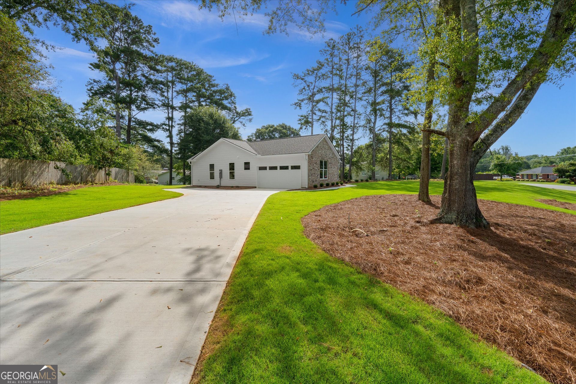 10 Colonial Drive Property Photo 2