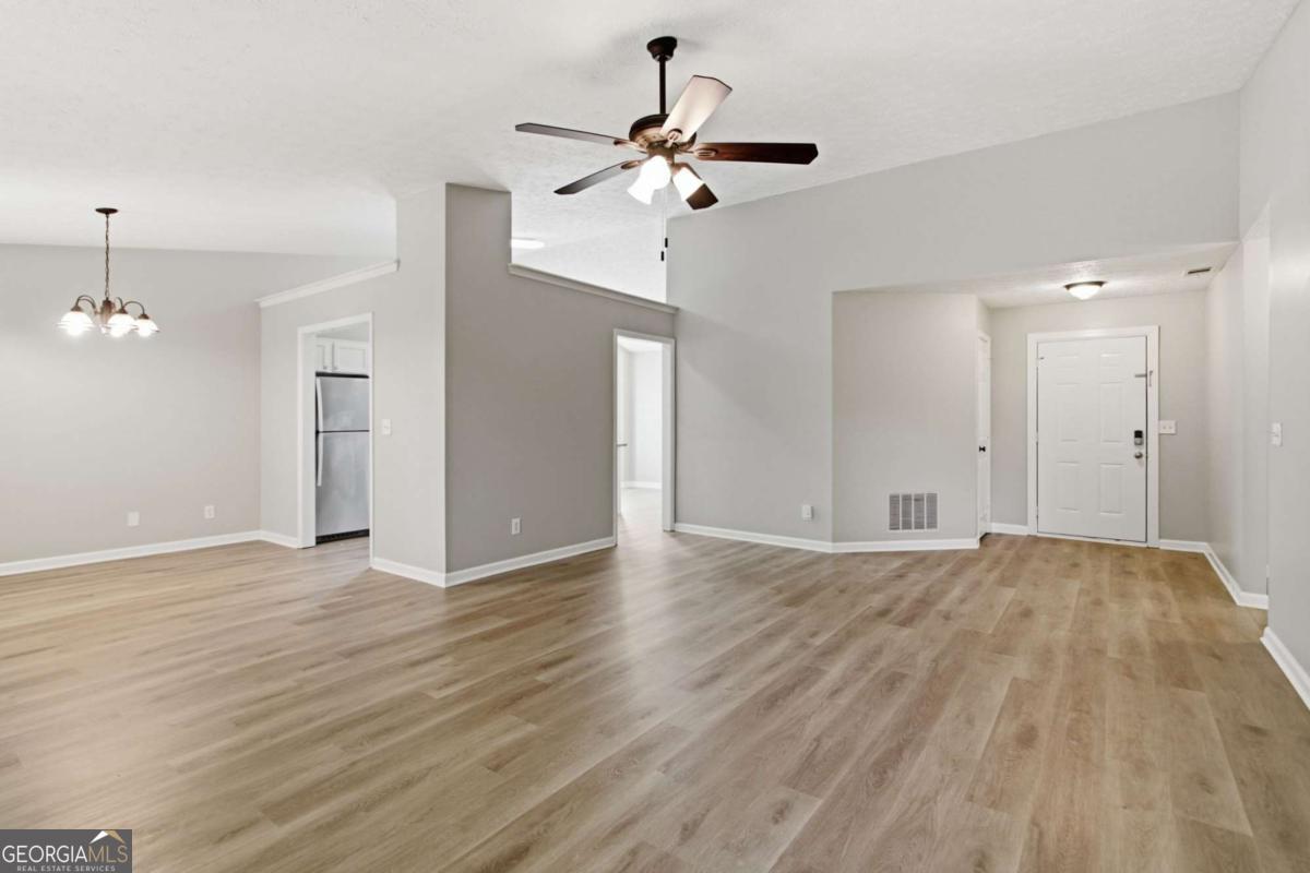2572 Herndon Road Property Photo 4