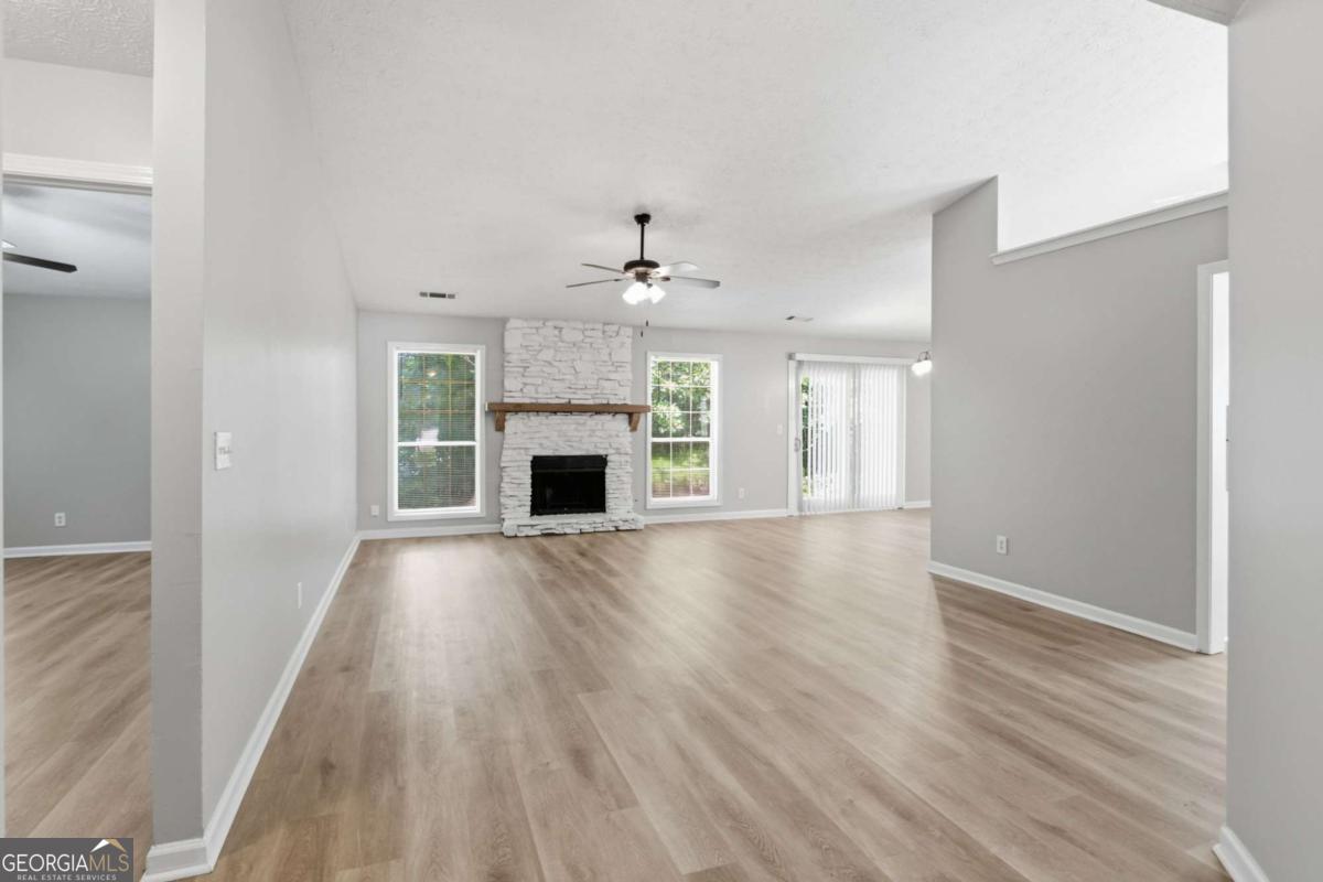 2572 Herndon Road Property Photo 6