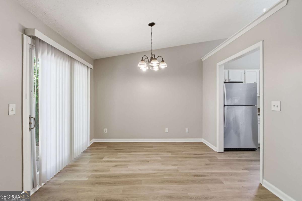 2572 Herndon Road Property Photo 10