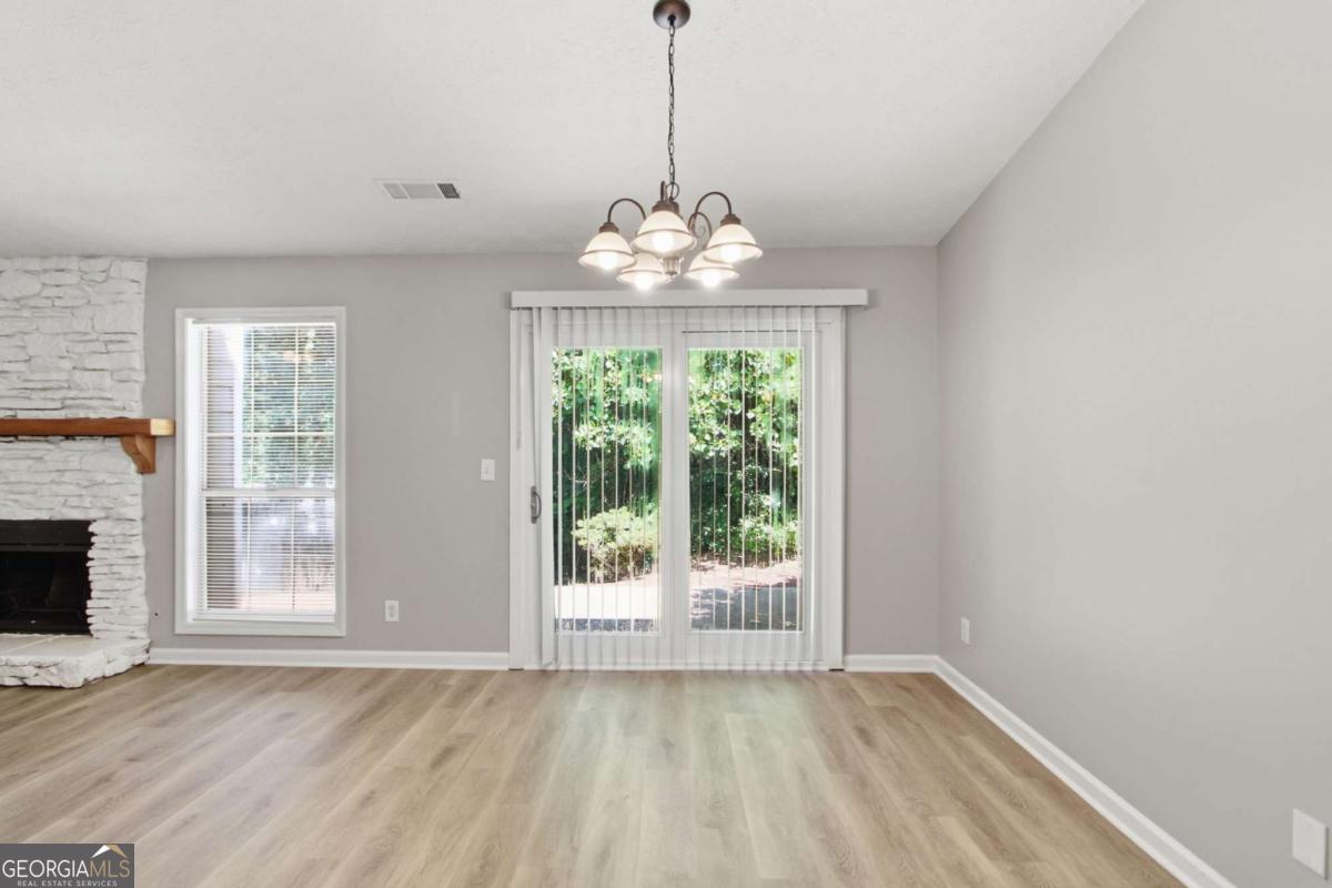 2572 Herndon Road Property Photo 11