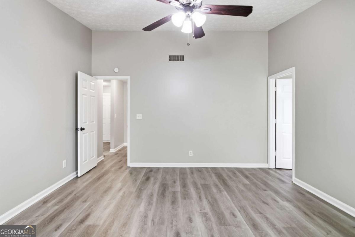 2572 Herndon Road Property Photo 15