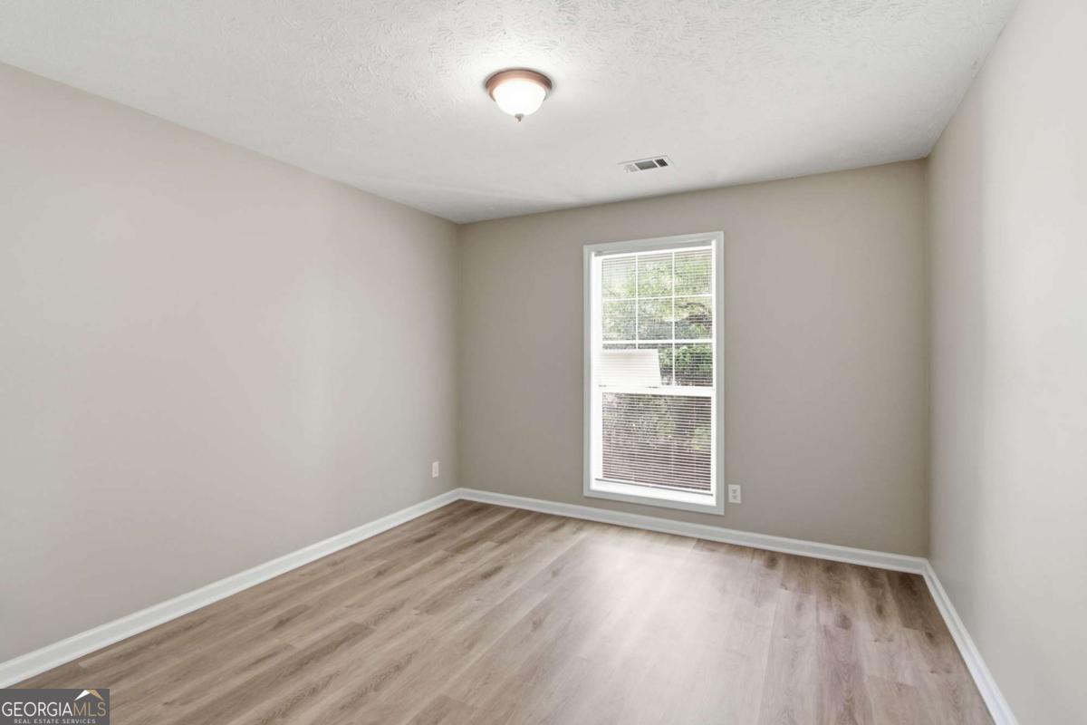 2572 Herndon Road Property Photo 16