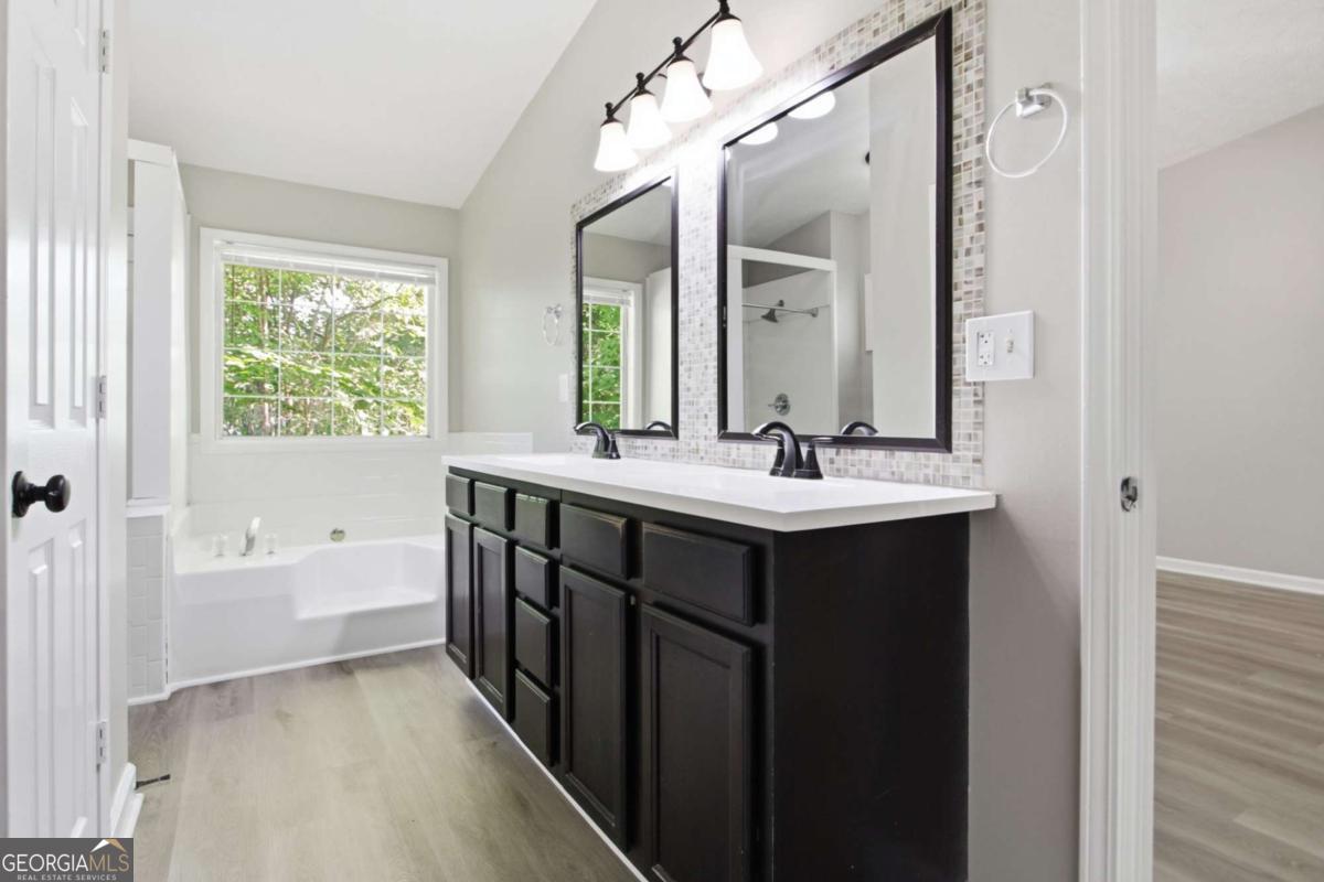 2572 Herndon Road Property Photo 20