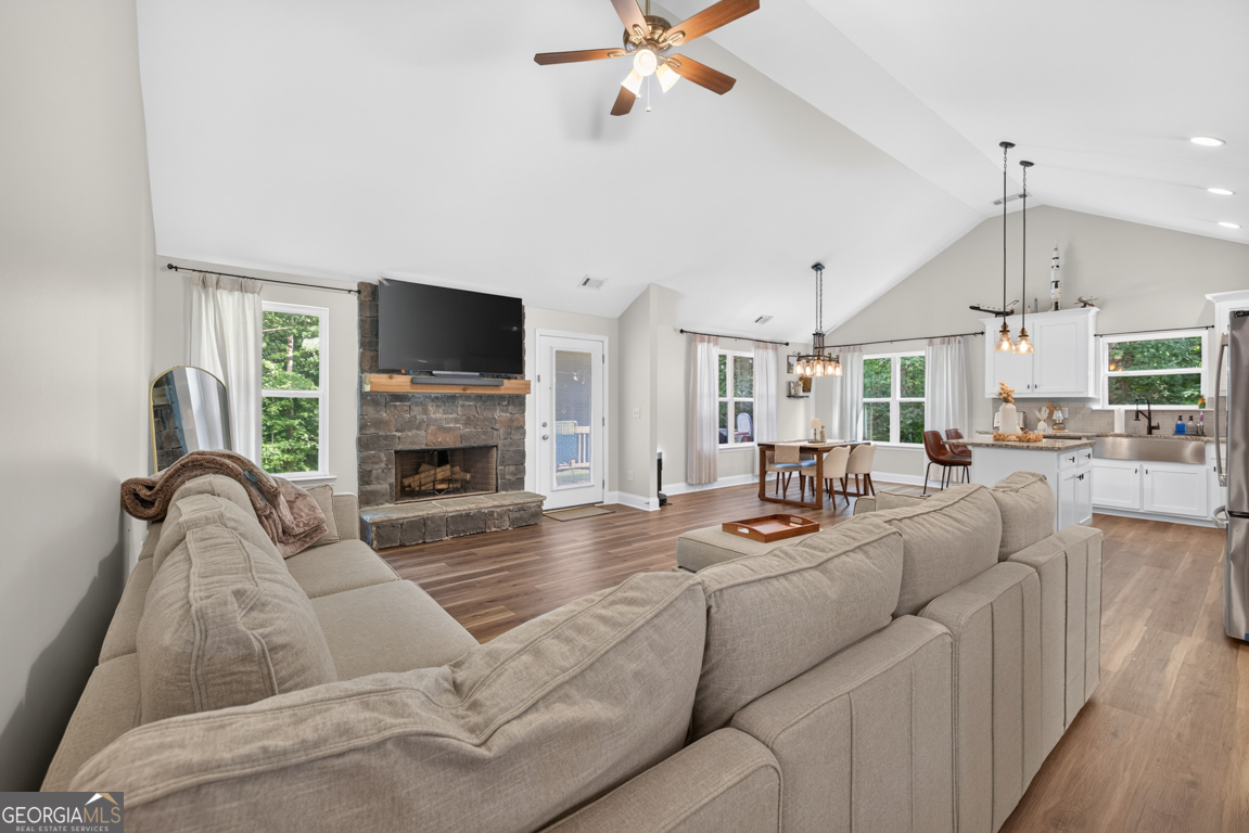 2565 Aaron Court Property Photo 4