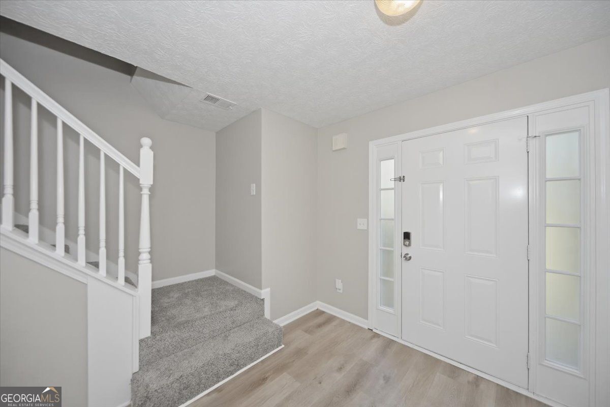 9229 Carnes Crossing Circle Property Photo 6