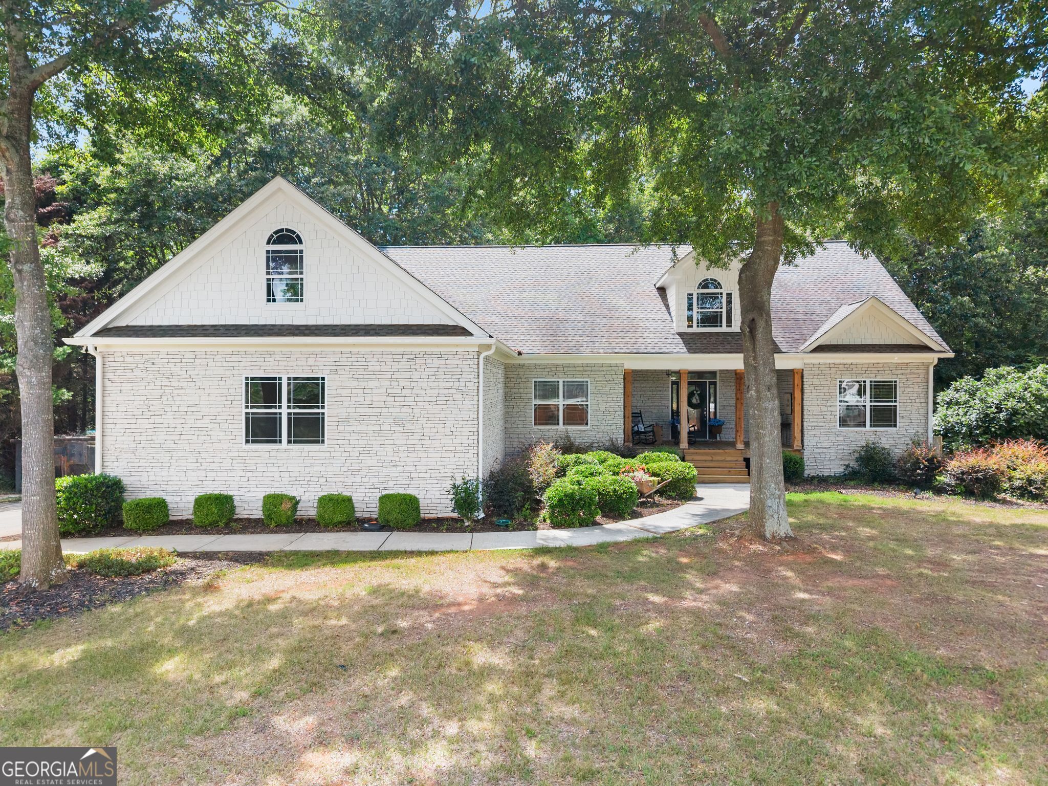 860 Lakeview Drive Property Photo 1