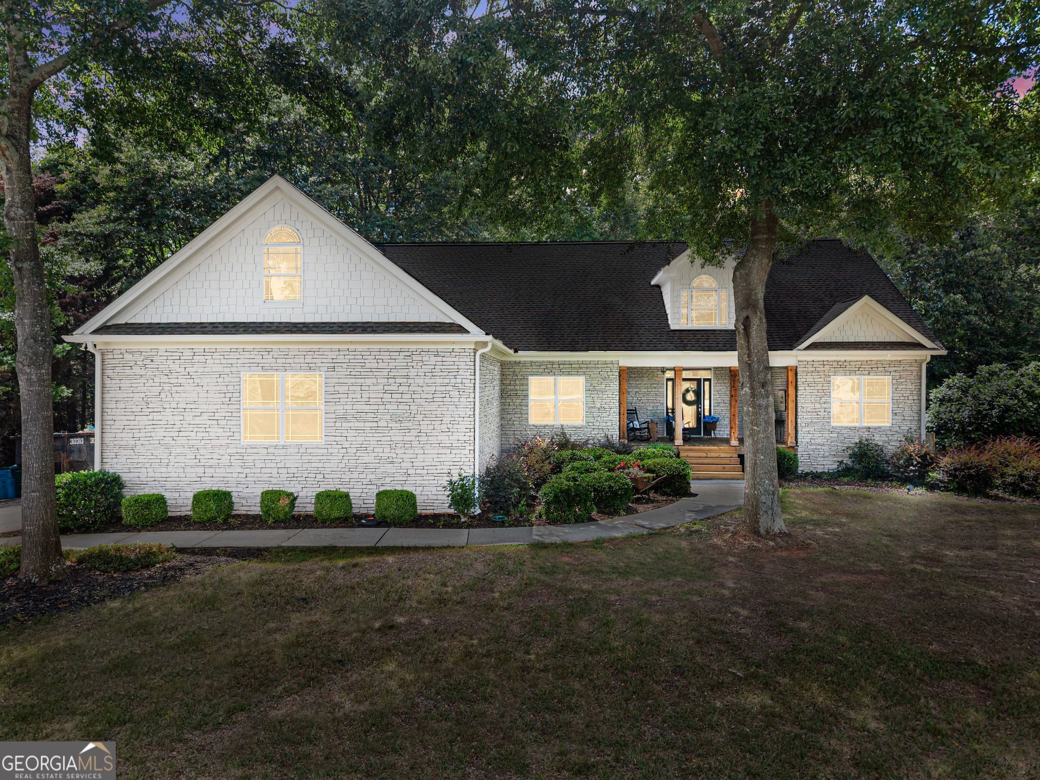 860 Lakeview Drive Property Photo 2