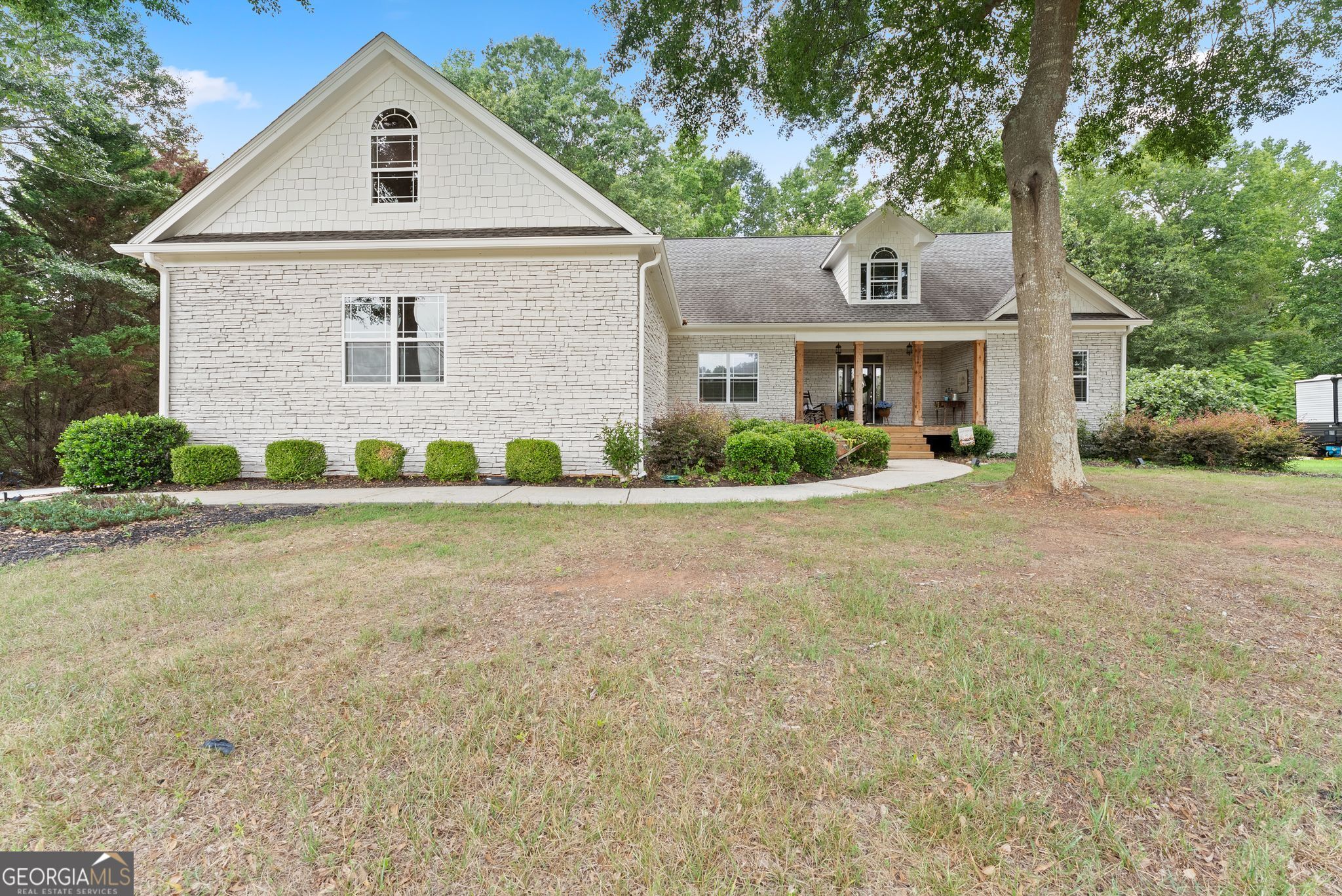 860 Lakeview Drive Property Photo 3
