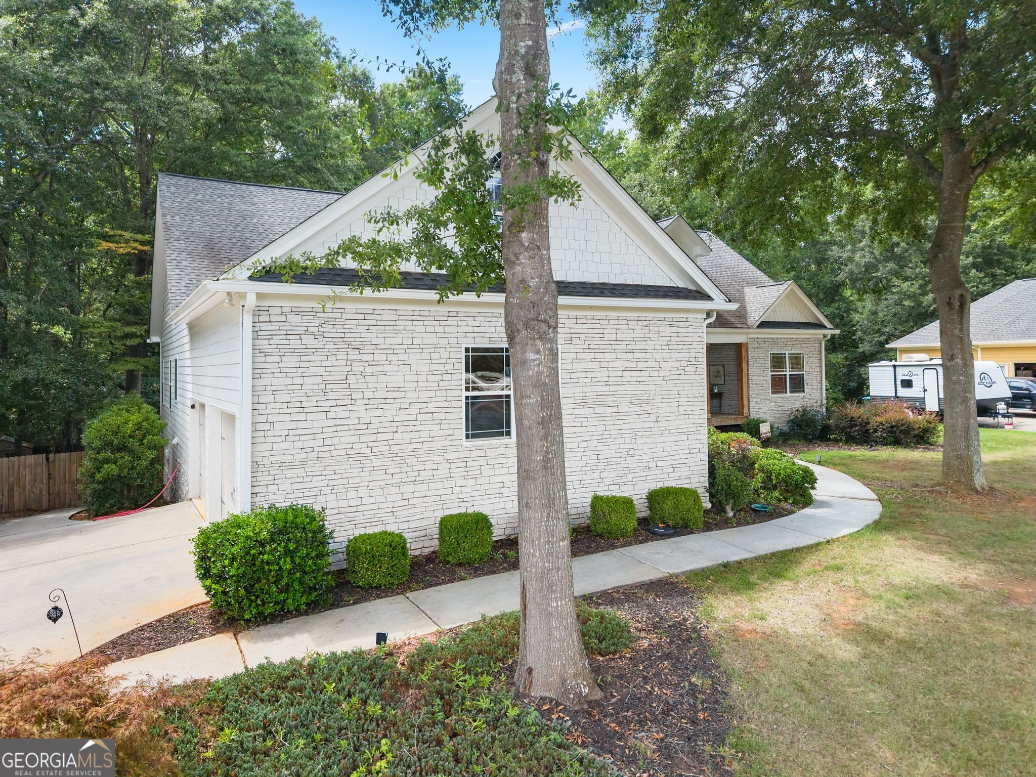 860 Lakeview Drive Property Photo 6