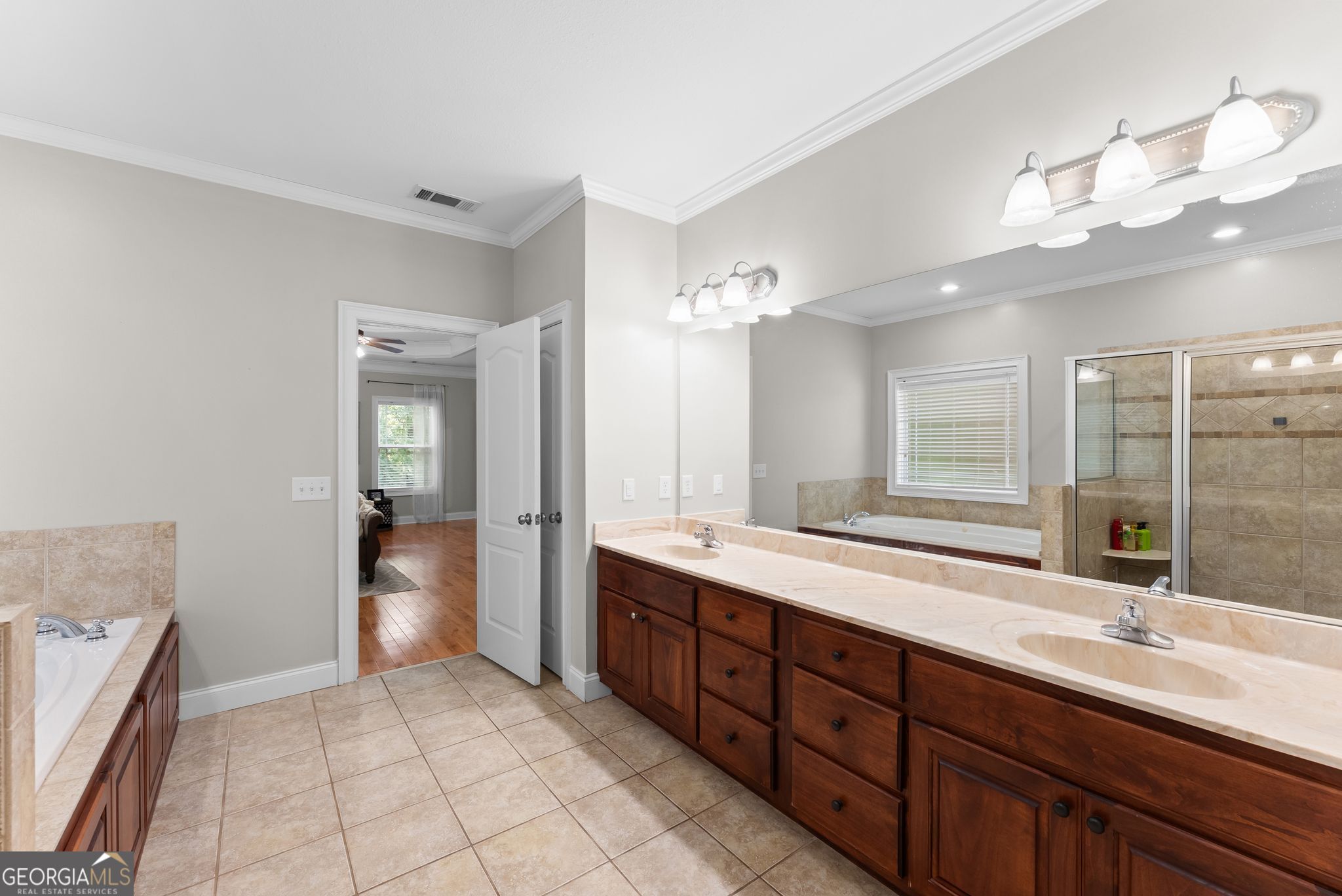 860 Lakeview Drive Property Photo 40