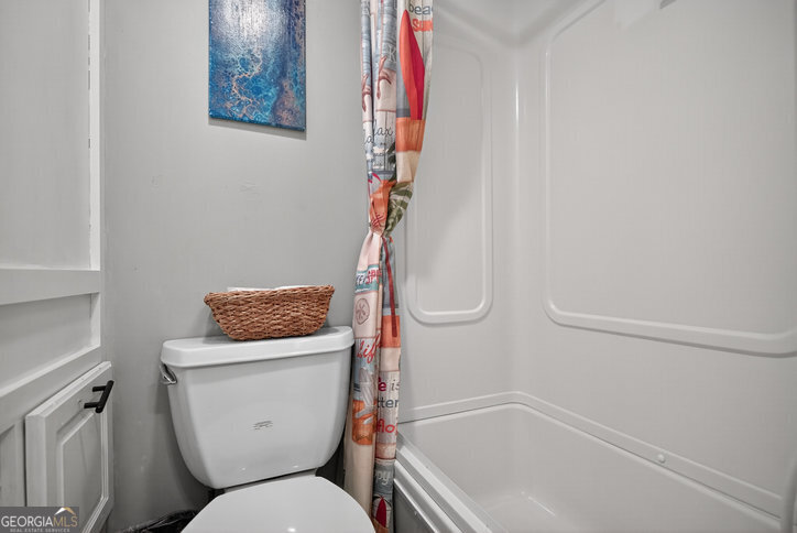 421 Newbury Circle Property Photo 14