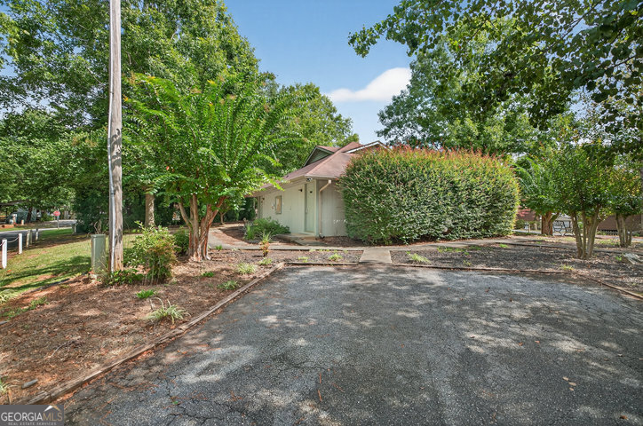 421 Newbury Circle Property Photo 33