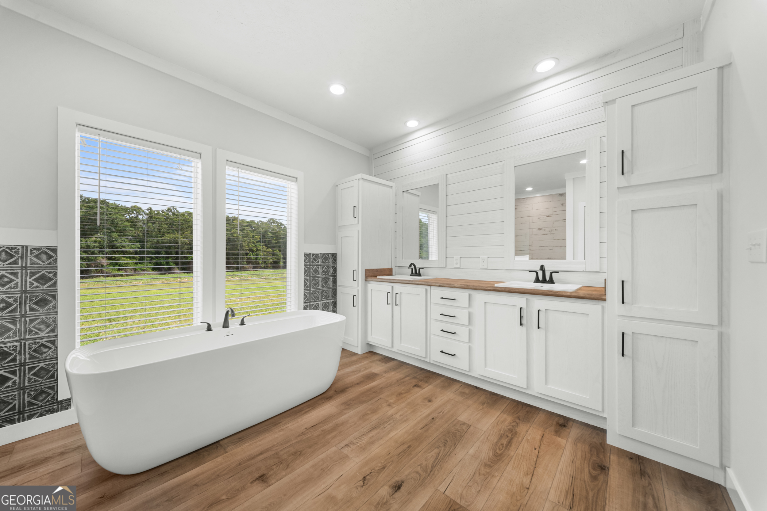 562 Sinkhole Road Property Photo 16