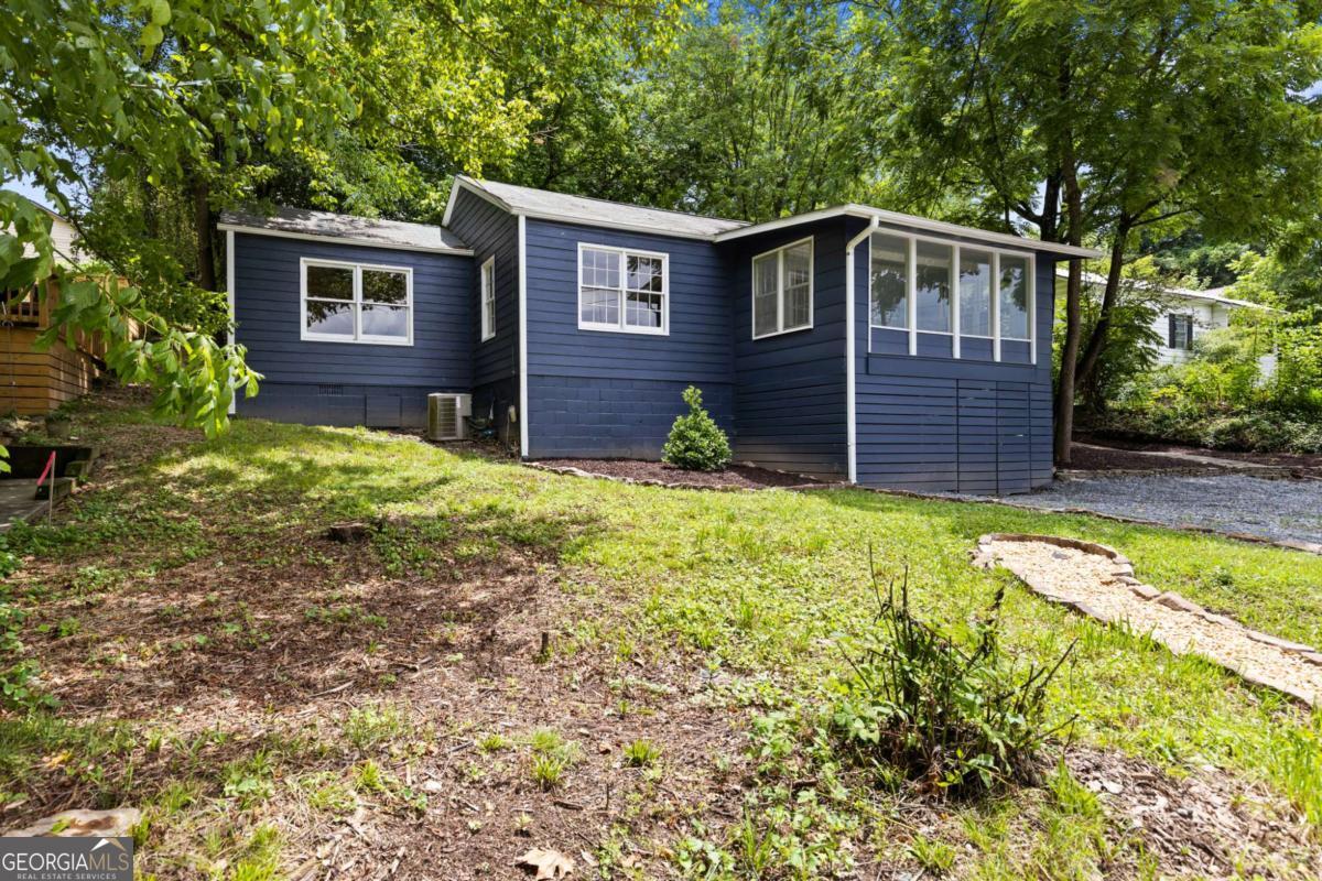 3260 East First Street Property Photo 5