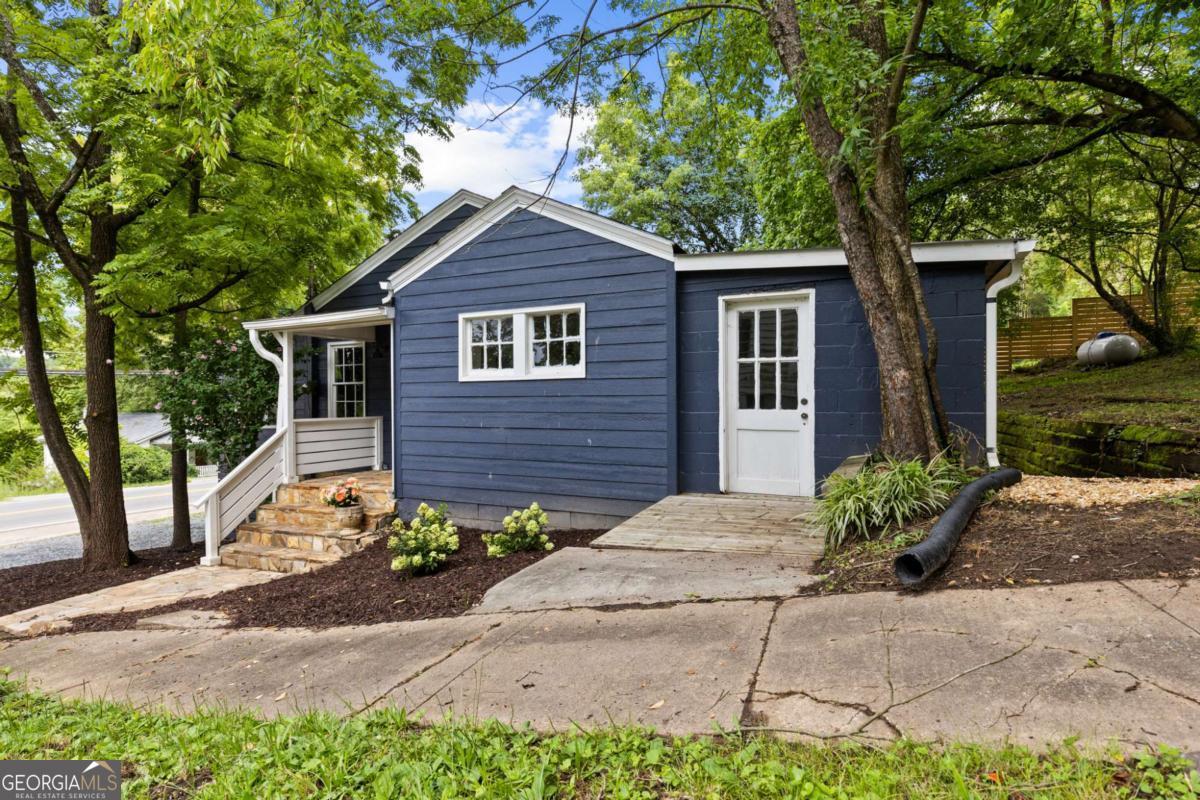 3260 East First Street Property Photo 4