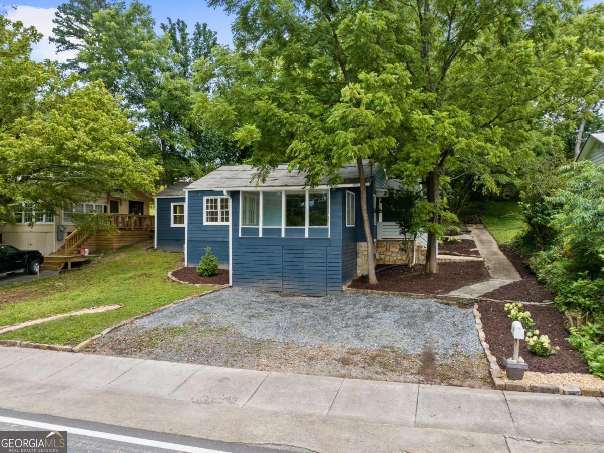 3260 East First Street Property Photo 8