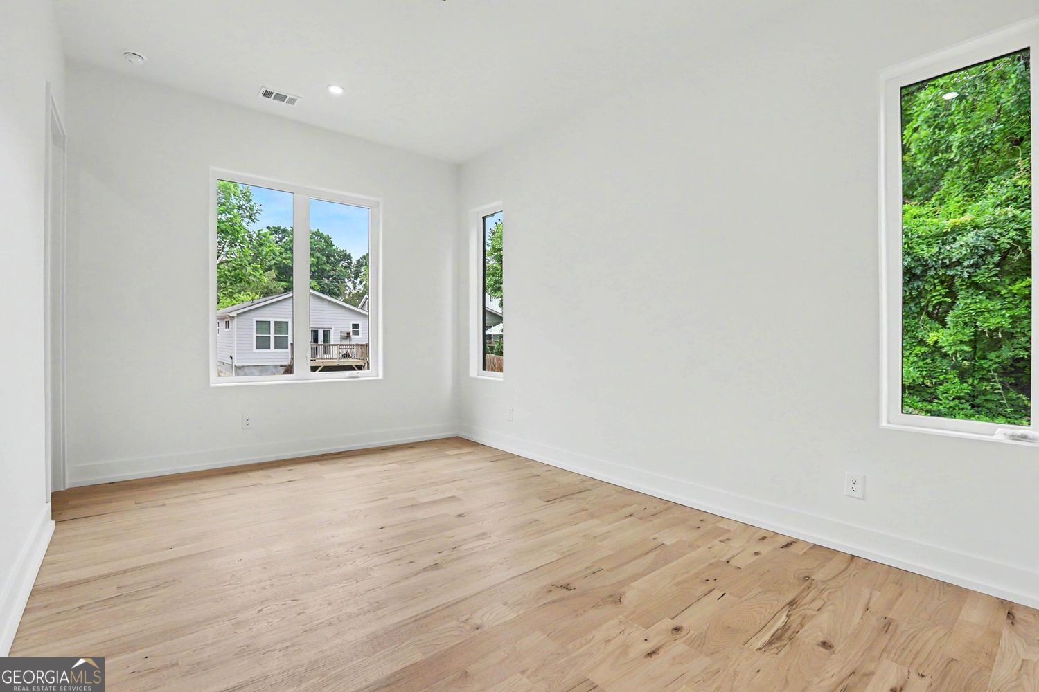 12 Montgomery Street Ne Property Photo 5