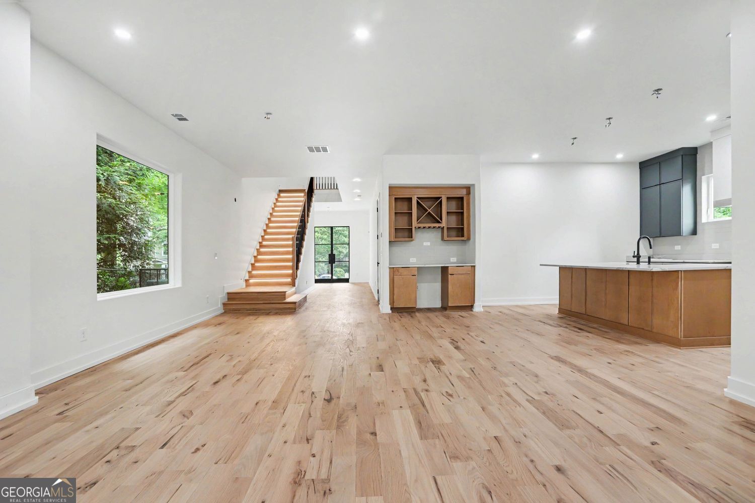 12 Montgomery Street Ne Property Photo 7