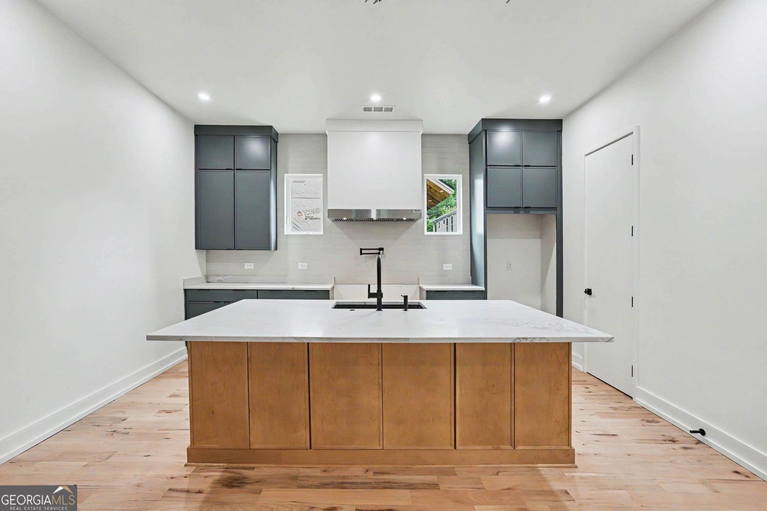12 Montgomery Street Ne Property Photo 10