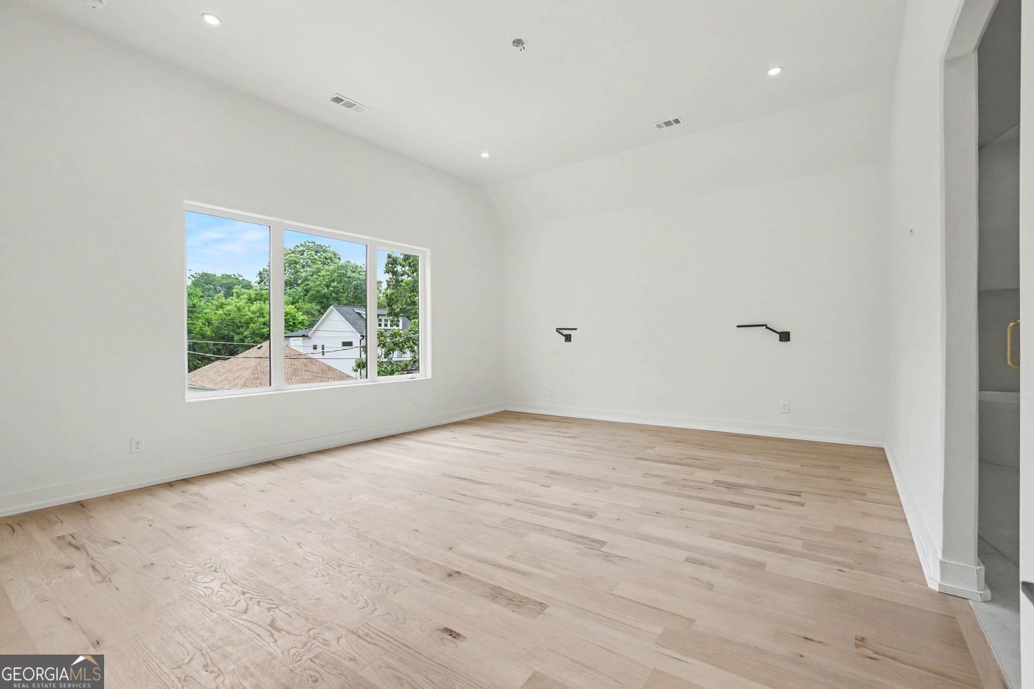 12 Montgomery Street Ne Property Photo 18