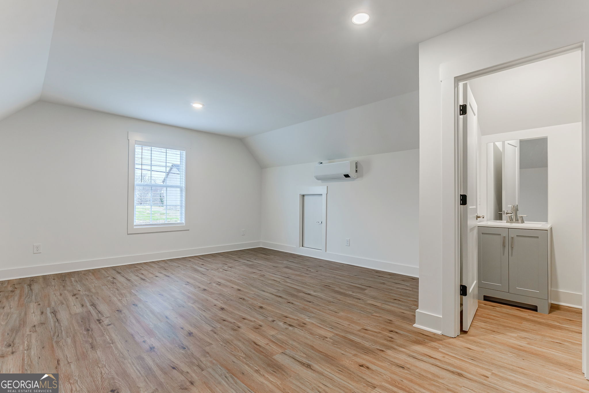 552 Clayton Street Property Photo 6