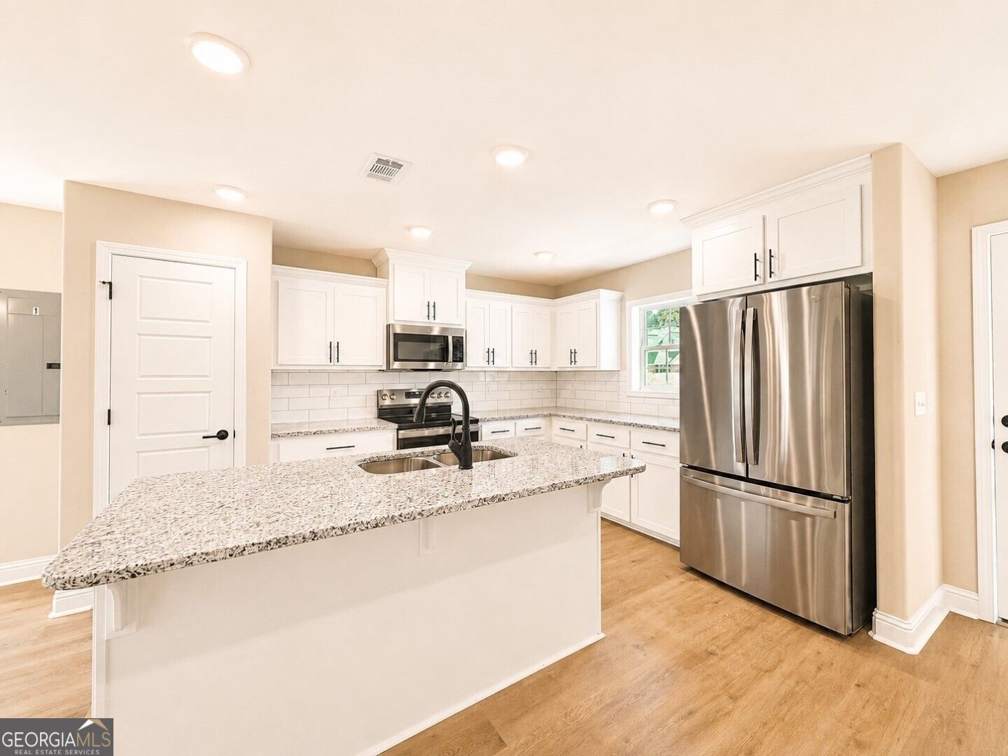 419 Madison Avenue Property Photo 6