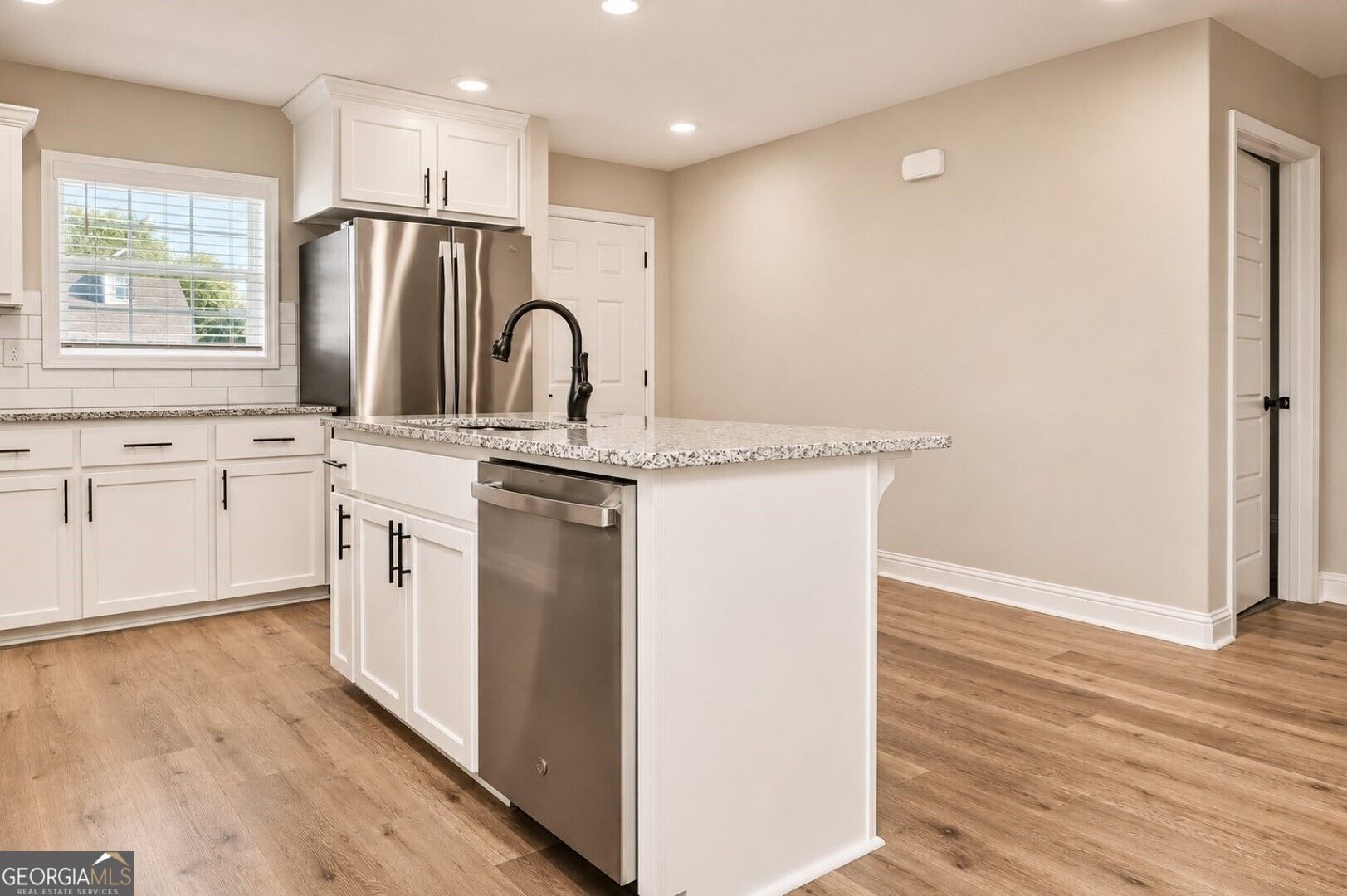419 Madison Avenue Property Photo 8