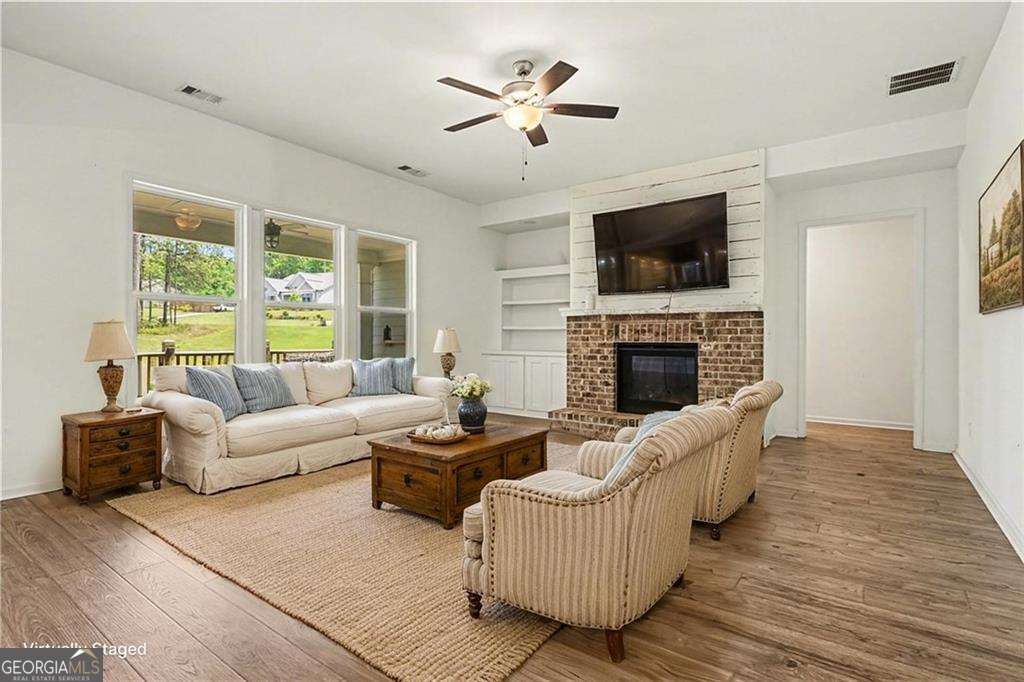 2304 Margaux Court Property Photo 5