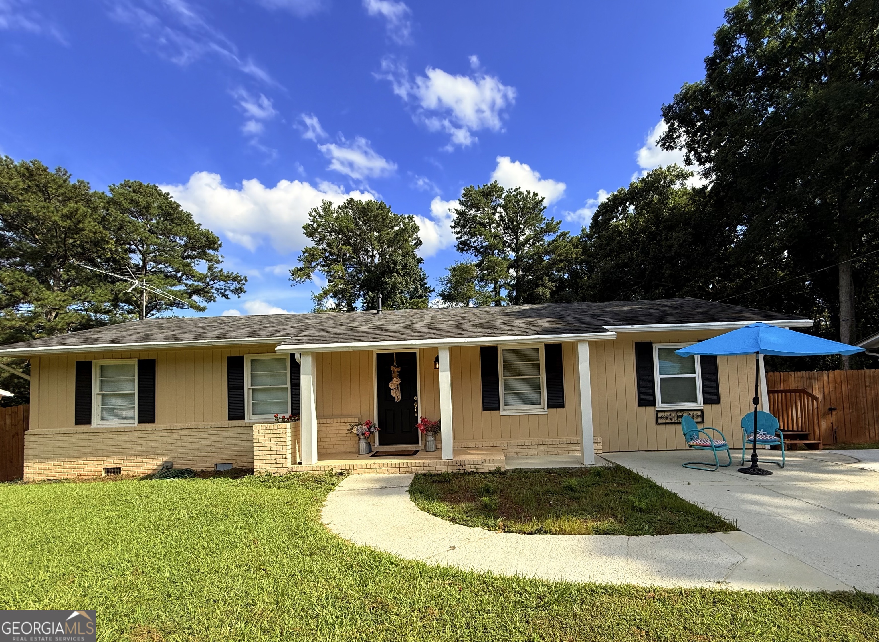 500 Oak Way Property Photo 1
