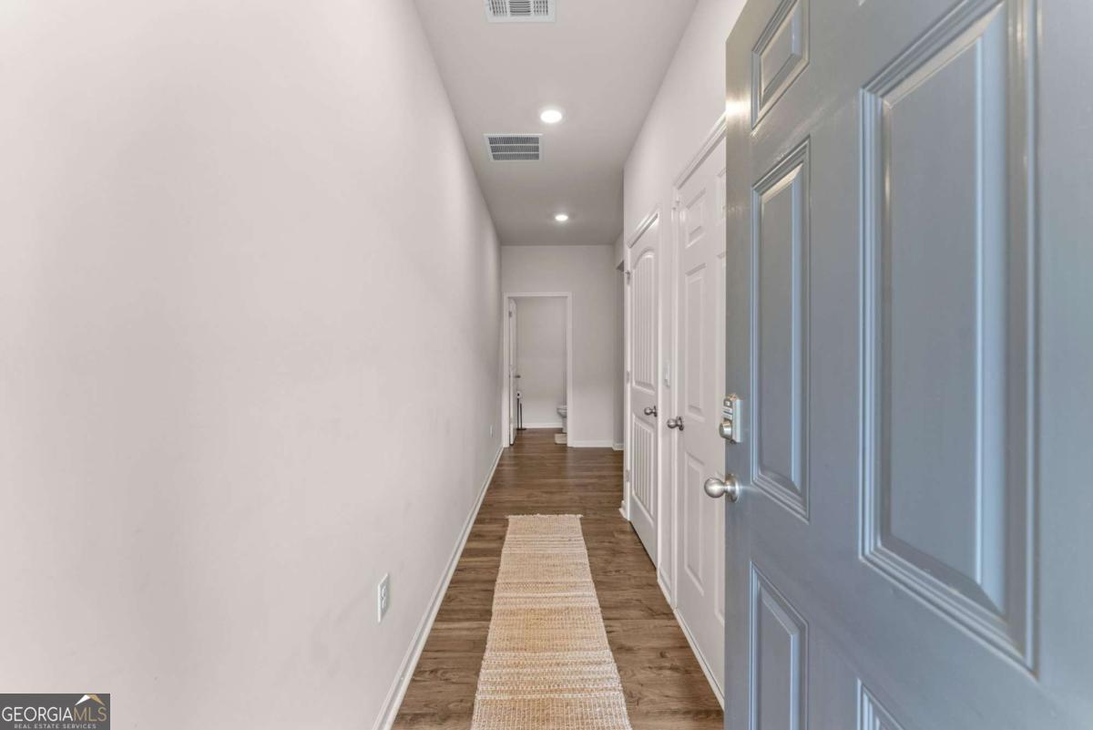 300 Stoneybrook Court Property Photo 4
