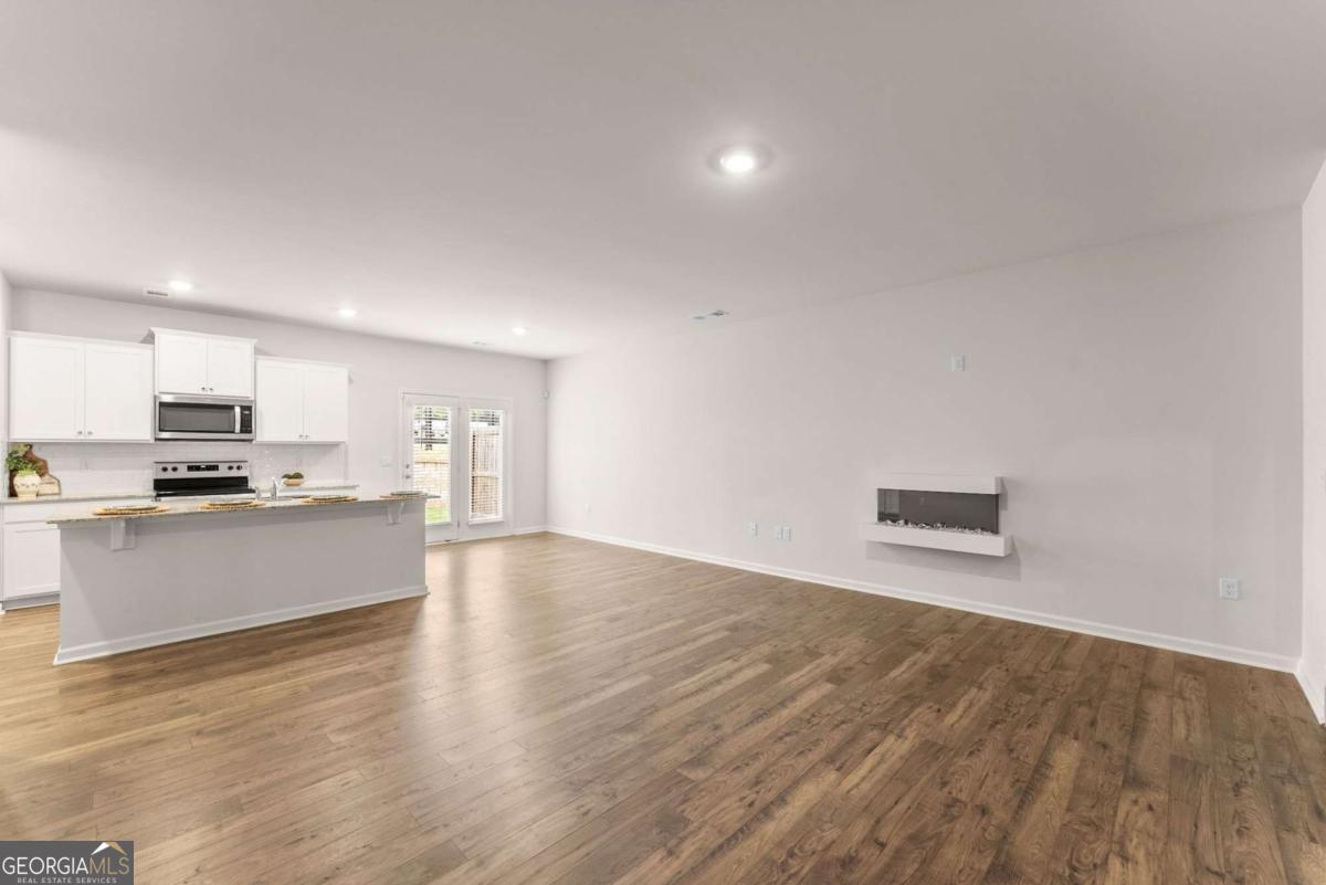 300 Stoneybrook Court Property Photo 6