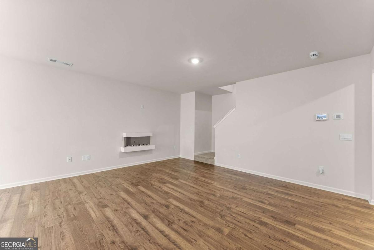 300 Stoneybrook Court Property Photo 7