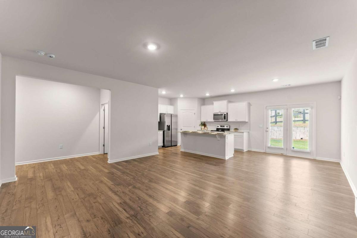 300 Stoneybrook Court Property Photo 8