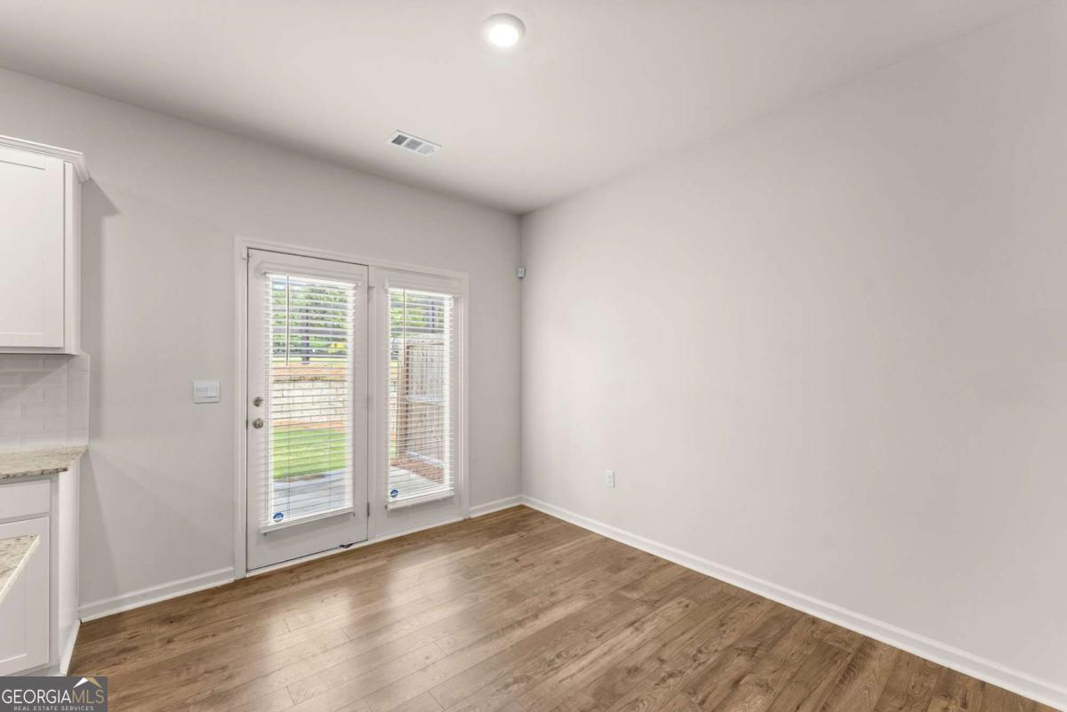 300 Stoneybrook Court Property Photo 9