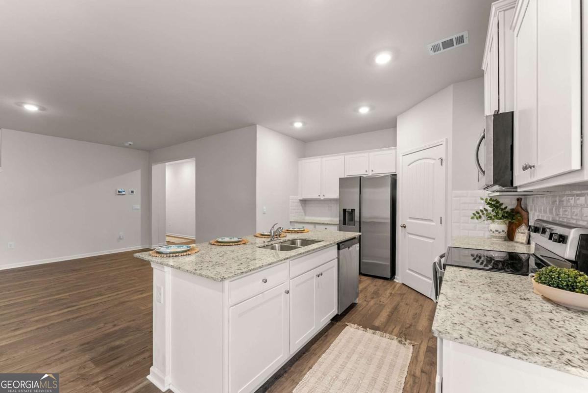 300 Stoneybrook Court Property Photo 11