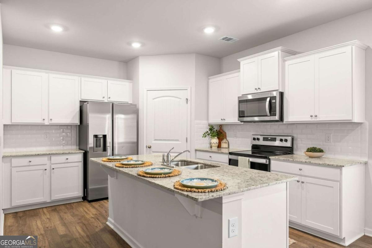 300 Stoneybrook Court Property Photo 13