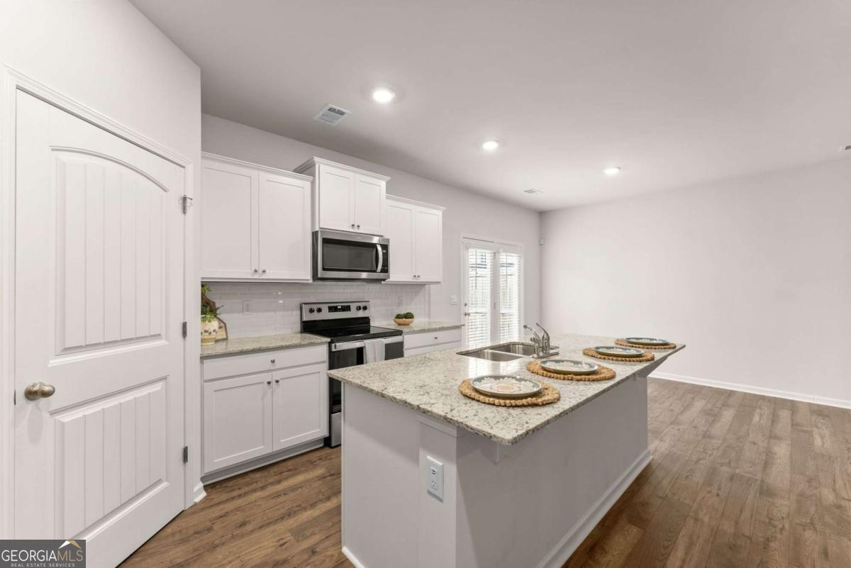 300 Stoneybrook Court Property Photo 15