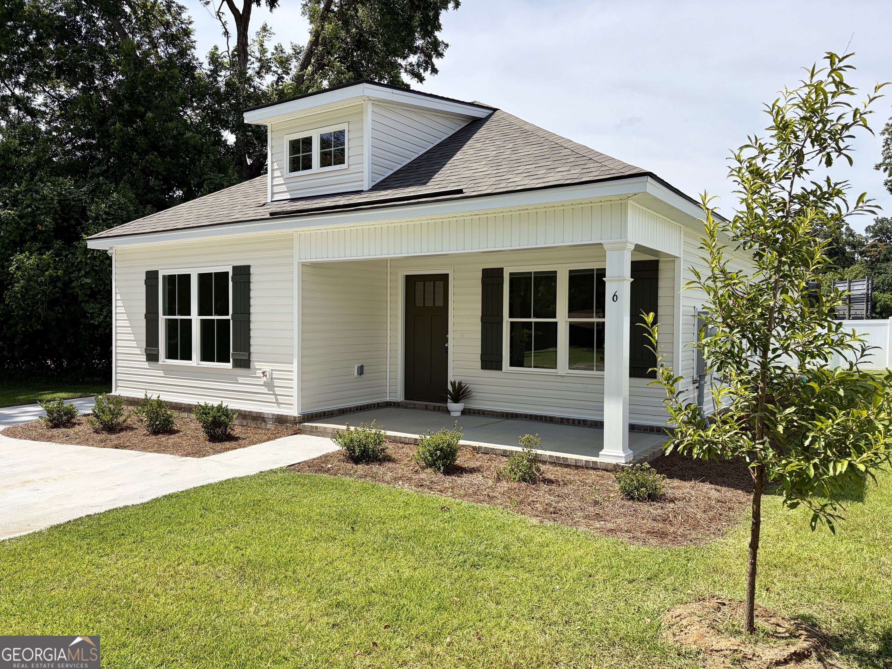 6 Roundtree Street Property Photo 2